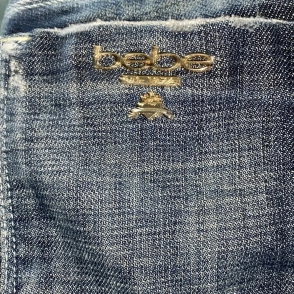 Capris BEBE jeans 👖 real nice size 27